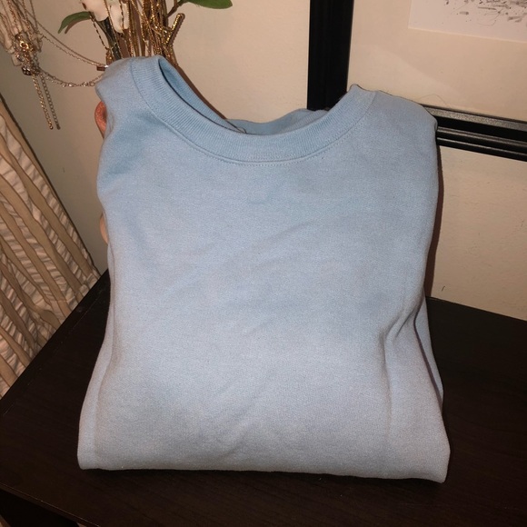 Hanes Sweatshirt - 3/$15✨ - Picture 2 of 3